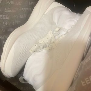 Lululemon white charge feel workout mid NEW in box